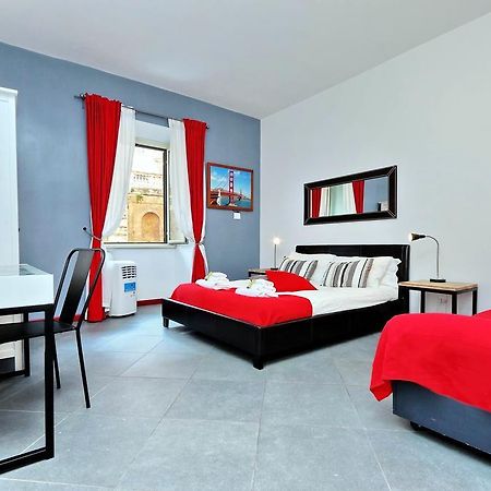 Cozy Apartment Fabia 300 Mt From Colosseum Eksteriør billede