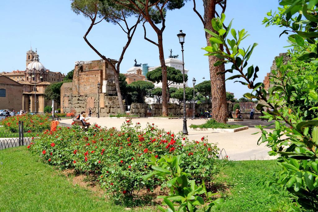 Cozy Apartment Fabia 300 Mt From Colosseum Eksteriør billede