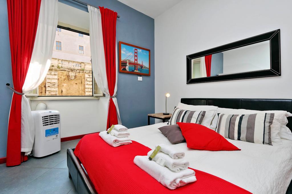 Cozy Apartment Fabia 300 Mt From Colosseum Eksteriør billede